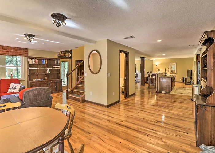 Ferienhaus Charming Family Hideaway: 5 Mi To Fsu!
